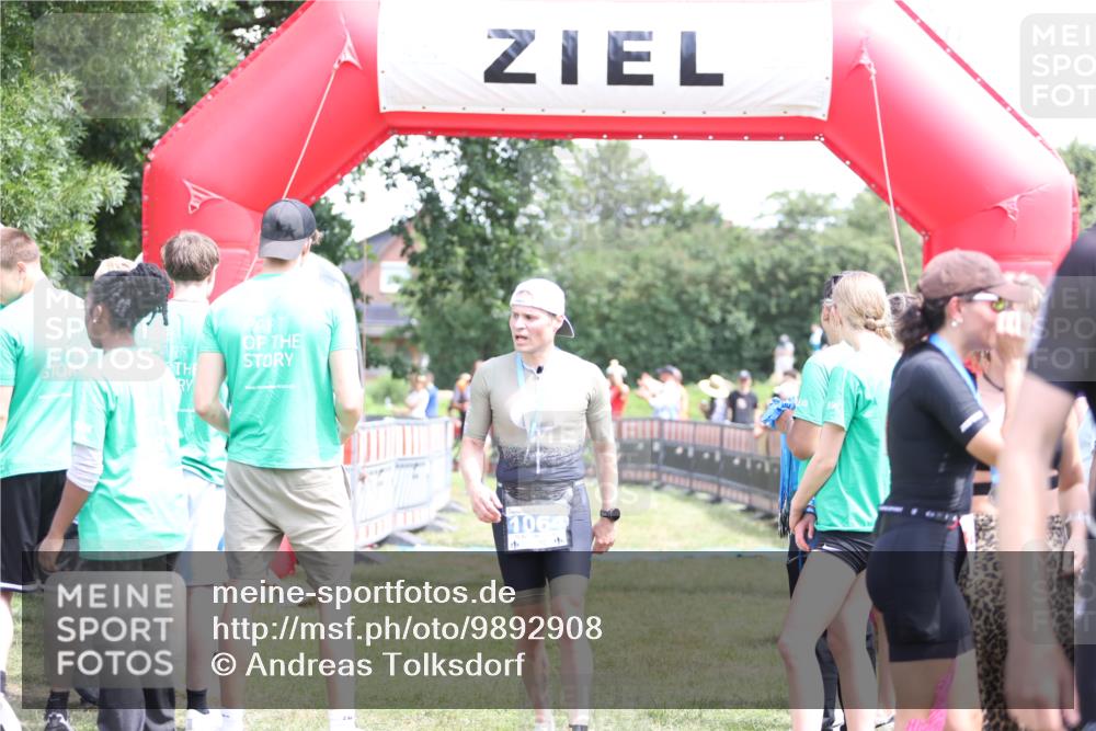 21.06.2026 - 29. Vierlanden-Triathlon Andreas Tolksdorf http://msf.ph/oto/9892908 21.06.2026 13:52:37 Ziel 120, 1029, 1092, 120, 1029, 1092 meine-sportfotos.de
