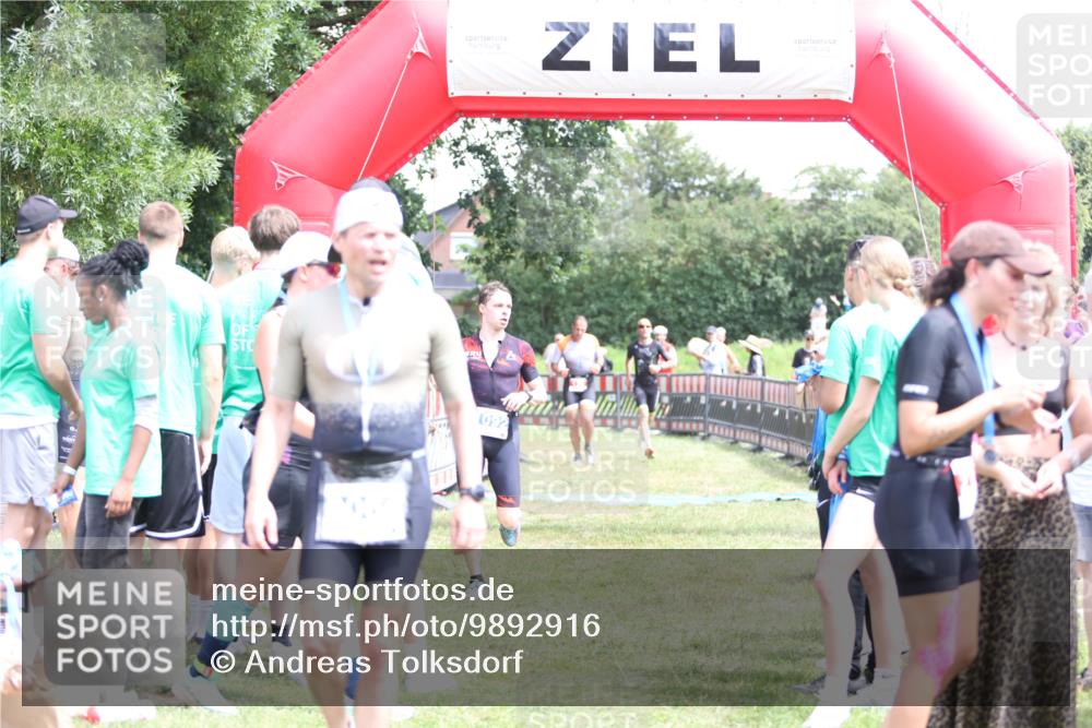 21.06.2026 - 29. Vierlanden-Triathlon Andreas Tolksdorf http://msf.ph/oto/9892916 21.06.2026 13:52:39 Ziel 120, 1029, 1092, 120, 1029, 1092 meine-sportfotos.de