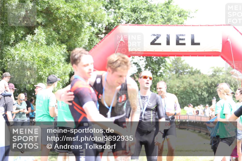 21.06.2026 - 29. Vierlanden-Triathlon Andreas Tolksdorf http://msf.ph/oto/9892935 21.06.2026 13:52:51 Ziel 20, 257, 20, 257 meine-sportfotos.de