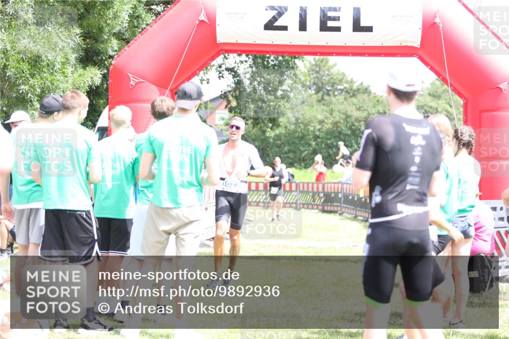 21.06.2026 - 29. Vierlanden-Triathlon Andreas Tolksdorf http://msf.ph/oto/9892936 21.06.2026 13:53:05 Ziel 752, 1023, 752, 1023 meine-sportfotos.de