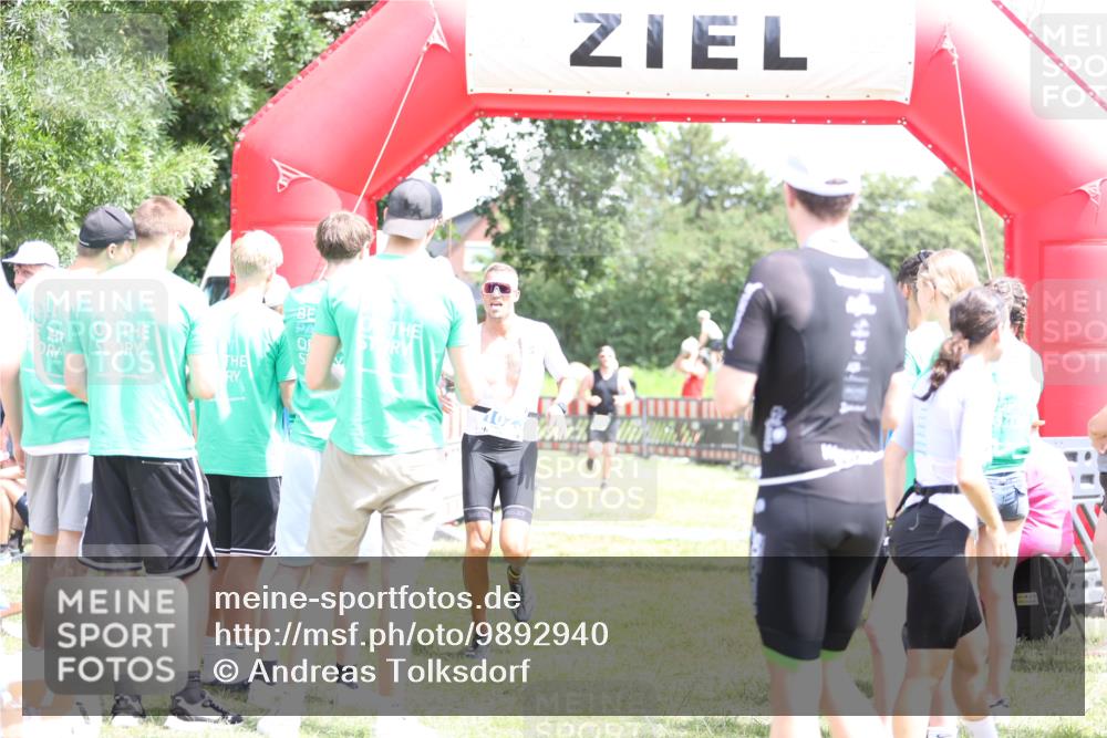 21.06.2026 - 29. Vierlanden-Triathlon Andreas Tolksdorf http://msf.ph/oto/9892940 21.06.2026 13:53:05 Ziel 752, 1023, 752, 1023 meine-sportfotos.de