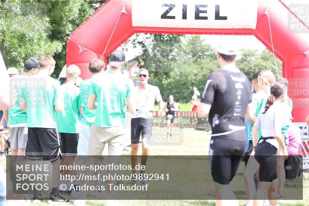 21.06.2026 - 29. Vierlanden-Triathlon Andreas Tolksdorf http://msf.ph/oto/9892941 21.06.2026 13:53:05 Ziel 752, 1023, 752, 1023 meine-sportfotos.de