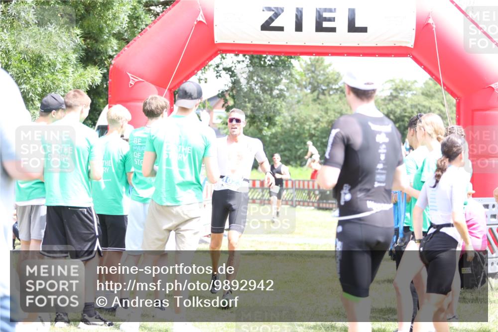 21.06.2026 - 29. Vierlanden-Triathlon Andreas Tolksdorf http://msf.ph/oto/9892942 21.06.2026 13:53:05 Ziel 752, 1023, 752, 1023 meine-sportfotos.de