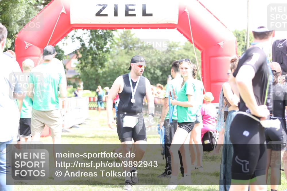 21.06.2026 - 29. Vierlanden-Triathlon Andreas Tolksdorf http://msf.ph/oto/9892943 21.06.2026 13:53:15 Ziel 861, 1036, 861, 1036 meine-sportfotos.de
