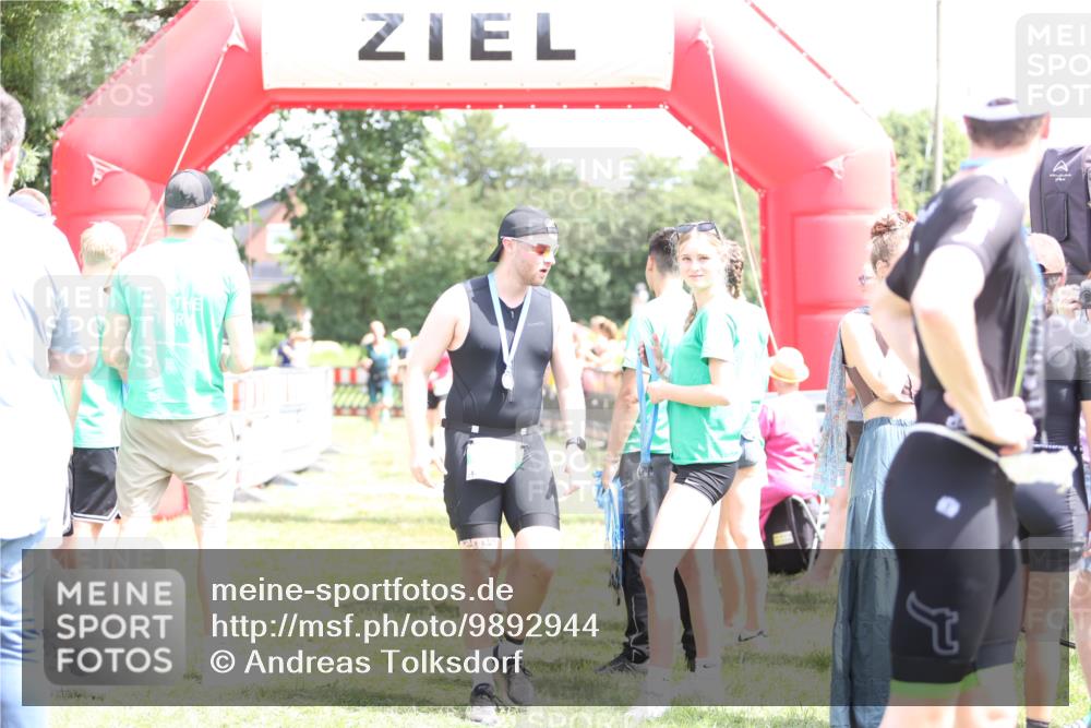 21.06.2026 - 29. Vierlanden-Triathlon Andreas Tolksdorf http://msf.ph/oto/9892944 21.06.2026 13:53:15 Ziel 861, 1036, 861, 1036 meine-sportfotos.de