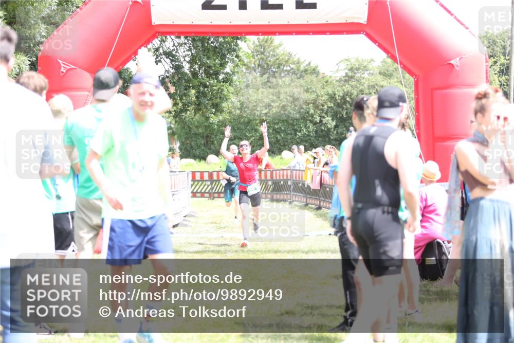 21.06.2026 - 29. Vierlanden-Triathlon Andreas Tolksdorf http://msf.ph/oto/9892949 21.06.2026 13:53:16 Ziel 861, 1036, 1052, 861, 1036, 1052 meine-sportfotos.de