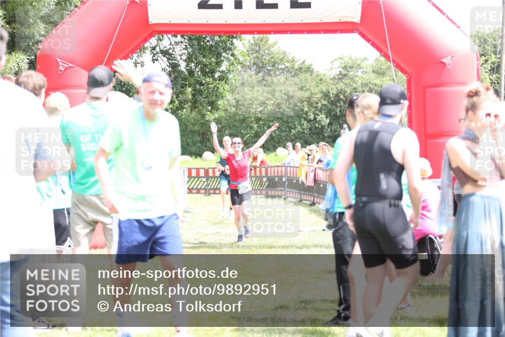 21.06.2026 - 29. Vierlanden-Triathlon Andreas Tolksdorf http://msf.ph/oto/9892951 21.06.2026 13:53:17 Ziel 861, 1036, 1052, 861, 1036, 1052 meine-sportfotos.de