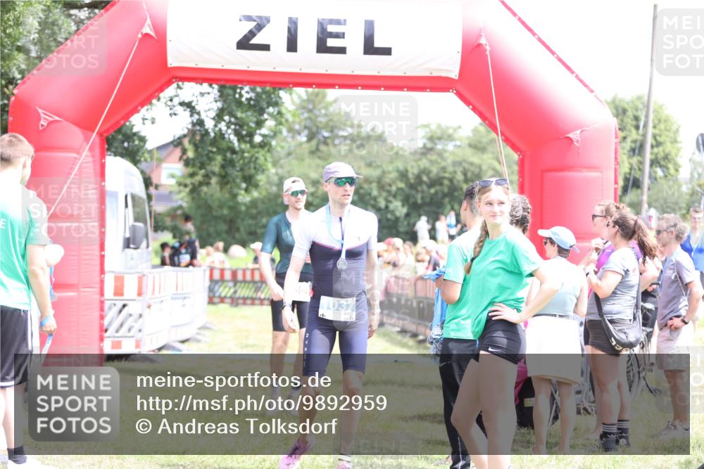 21.06.2026 - 29. Vierlanden-Triathlon Andreas Tolksdorf http://msf.ph/oto/9892959 21.06.2026 13:54:08 Ziel 80, 871, 80, 871 meine-sportfotos.de