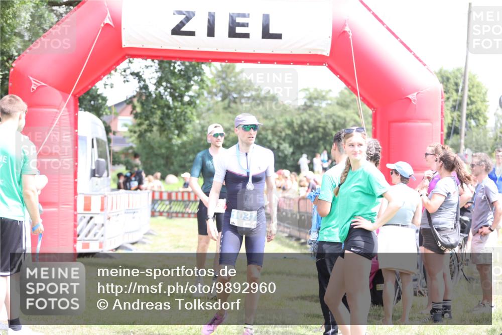 21.06.2026 - 29. Vierlanden-Triathlon Andreas Tolksdorf http://msf.ph/oto/9892960 21.06.2026 13:54:08 Ziel 80, 871, 80, 871 meine-sportfotos.de