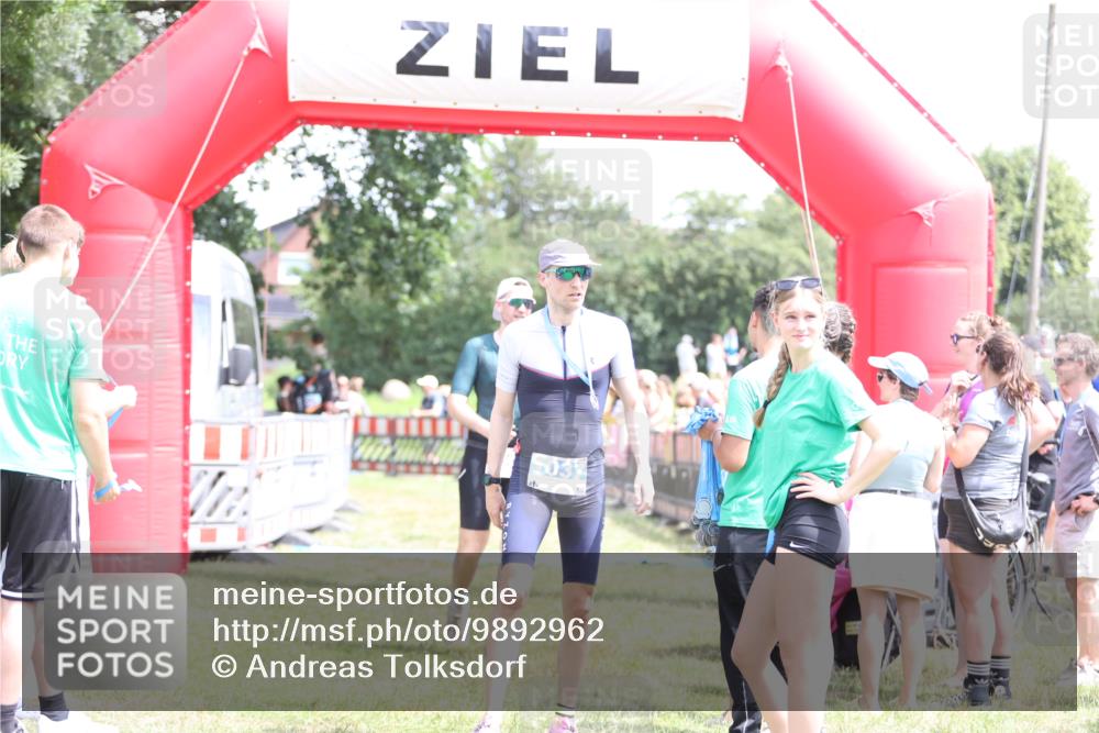 21.06.2026 - 29. Vierlanden-Triathlon Andreas Tolksdorf http://msf.ph/oto/9892962 21.06.2026 13:54:08 Ziel 80, 871, 80, 871 meine-sportfotos.de