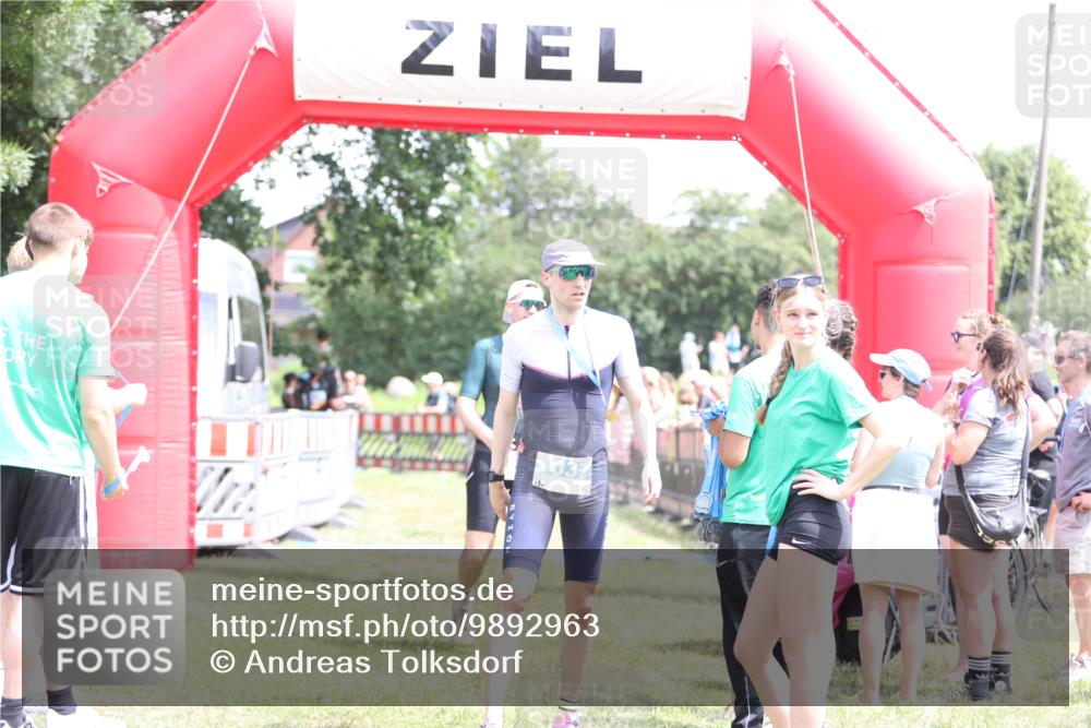 21.06.2026 - 29. Vierlanden-Triathlon Andreas Tolksdorf http://msf.ph/oto/9892963 21.06.2026 13:54:08 Ziel 80, 871, 80, 871 meine-sportfotos.de
