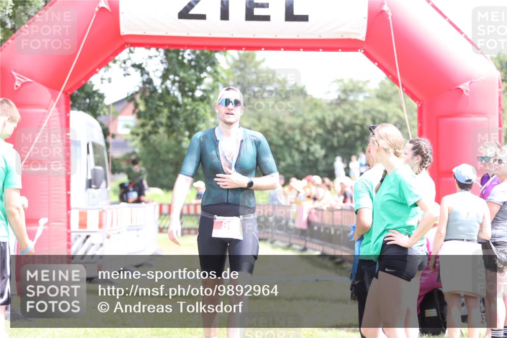 21.06.2026 - 29. Vierlanden-Triathlon Andreas Tolksdorf http://msf.ph/oto/9892964 21.06.2026 13:54:12 Ziel 871, 1048, 871, 1048 meine-sportfotos.de