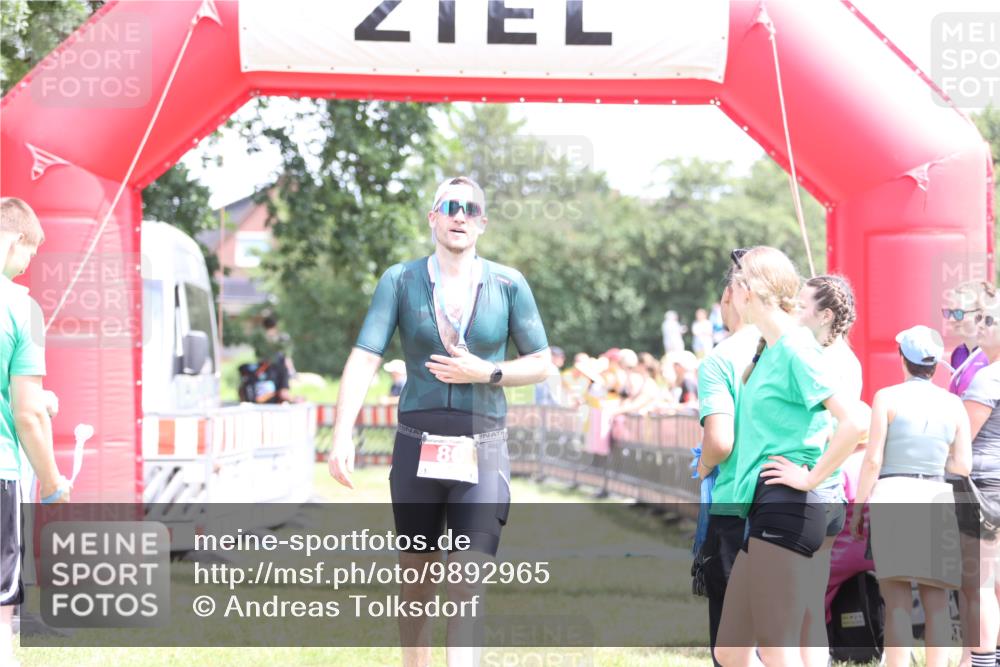 21.06.2026 - 29. Vierlanden-Triathlon Andreas Tolksdorf http://msf.ph/oto/9892965 21.06.2026 13:54:12 Ziel 871, 1048, 871, 1048 meine-sportfotos.de