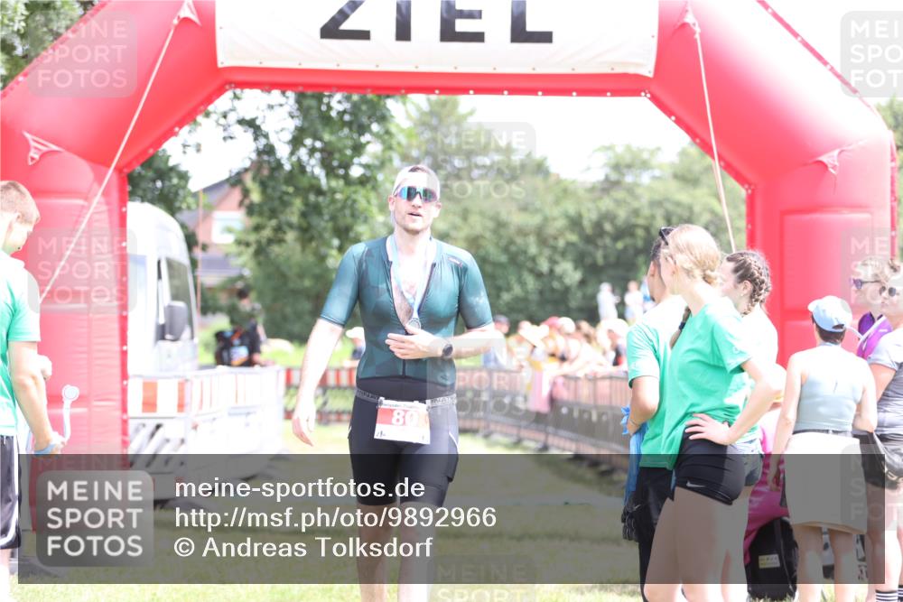 21.06.2026 - 29. Vierlanden-Triathlon Andreas Tolksdorf http://msf.ph/oto/9892966 21.06.2026 13:54:12 Ziel 871, 1048, 871, 1048 meine-sportfotos.de