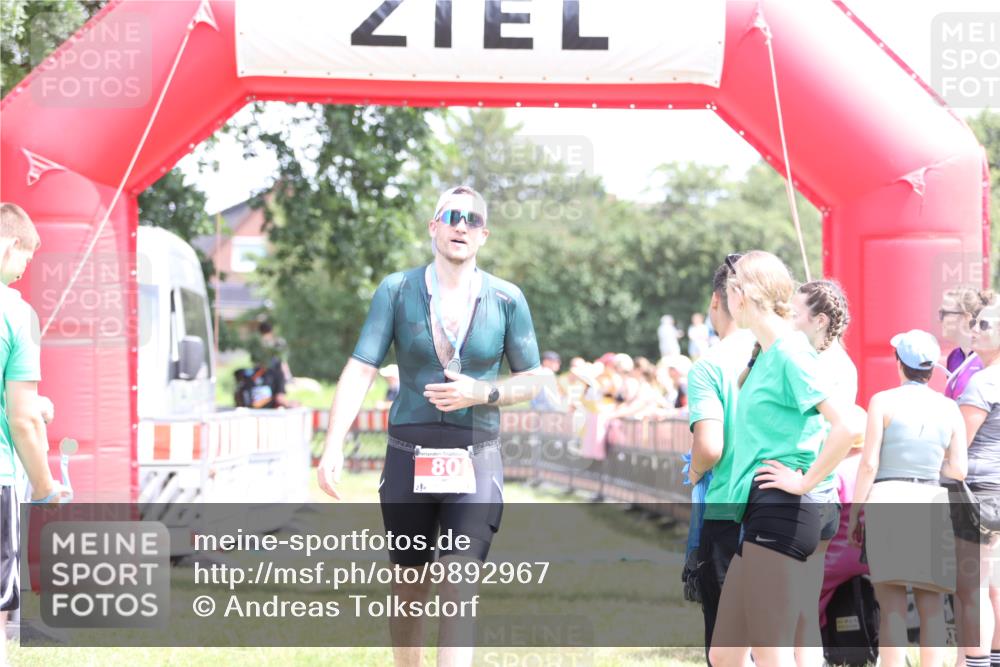 21.06.2026 - 29. Vierlanden-Triathlon Andreas Tolksdorf http://msf.ph/oto/9892967 21.06.2026 13:54:12 Ziel 871, 1048, 871, 1048 meine-sportfotos.de