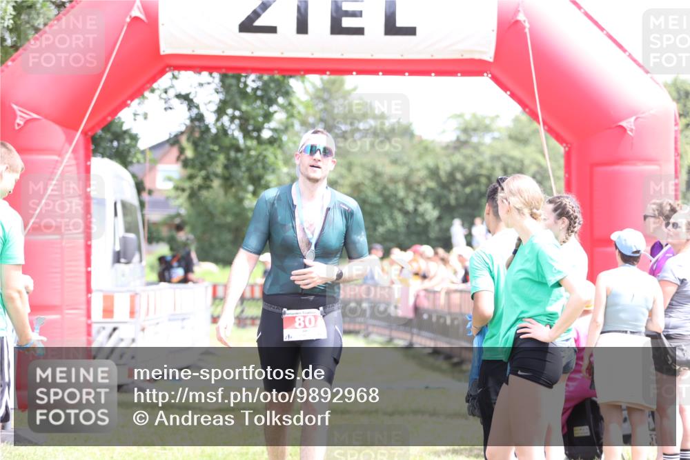 21.06.2026 - 29. Vierlanden-Triathlon Andreas Tolksdorf http://msf.ph/oto/9892968 21.06.2026 13:54:13 Ziel 871, 1048, 871, 1048 meine-sportfotos.de