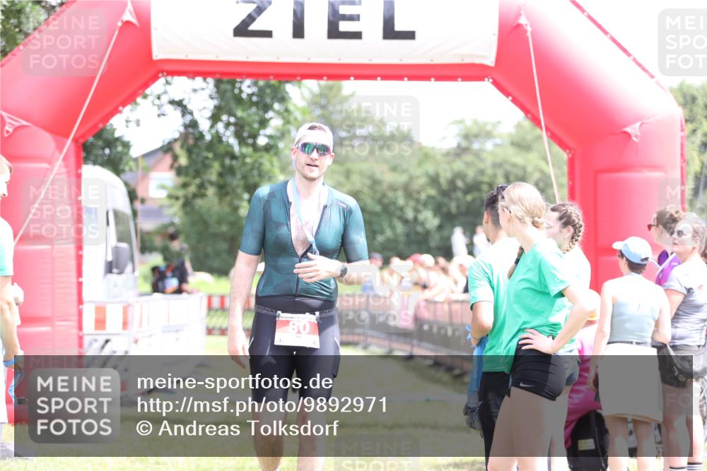 21.06.2026 - 29. Vierlanden-Triathlon Andreas Tolksdorf http://msf.ph/oto/9892971 21.06.2026 13:54:13 Ziel 871, 1048, 871, 1048 meine-sportfotos.de