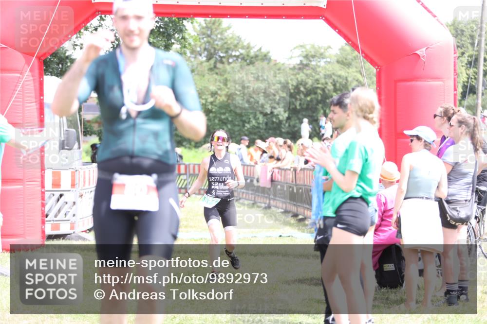 21.06.2026 - 29. Vierlanden-Triathlon Andreas Tolksdorf http://msf.ph/oto/9892973 21.06.2026 13:54:15 Ziel 871, 1048, 871, 1048 meine-sportfotos.de