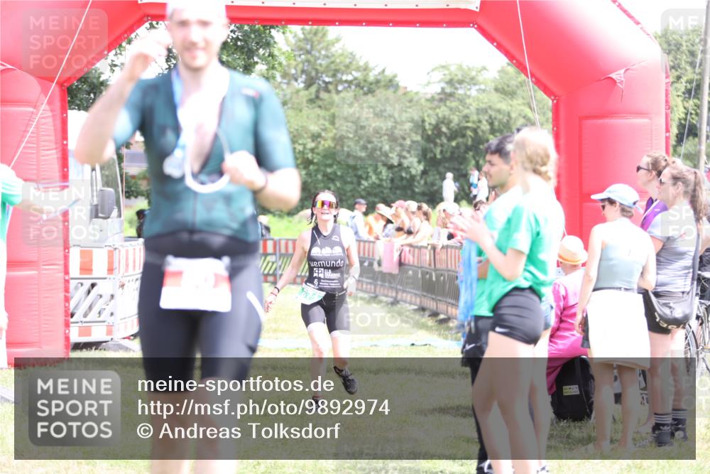 21.06.2026 - 29. Vierlanden-Triathlon Andreas Tolksdorf http://msf.ph/oto/9892974 21.06.2026 13:54:15 Ziel 871, 1048, 871, 1048 meine-sportfotos.de