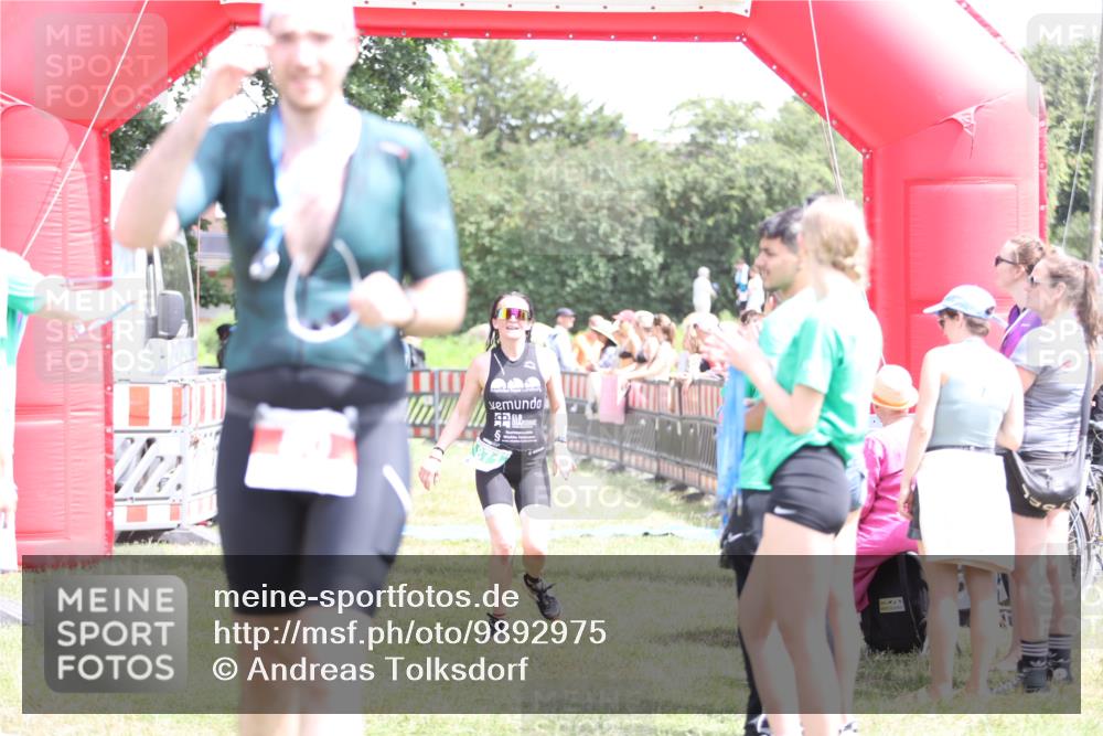 21.06.2026 - 29. Vierlanden-Triathlon Andreas Tolksdorf http://msf.ph/oto/9892975 21.06.2026 13:54:15 Ziel 871, 1048, 871, 1048 meine-sportfotos.de