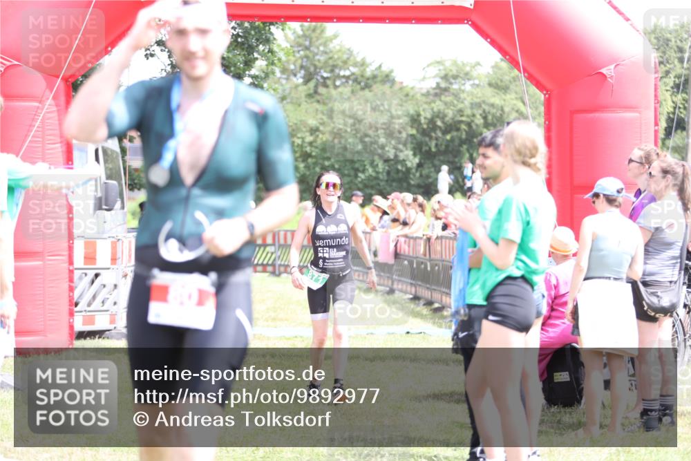 21.06.2026 - 29. Vierlanden-Triathlon Andreas Tolksdorf http://msf.ph/oto/9892977 21.06.2026 13:54:15 Ziel 871, 1048, 871, 1048 meine-sportfotos.de