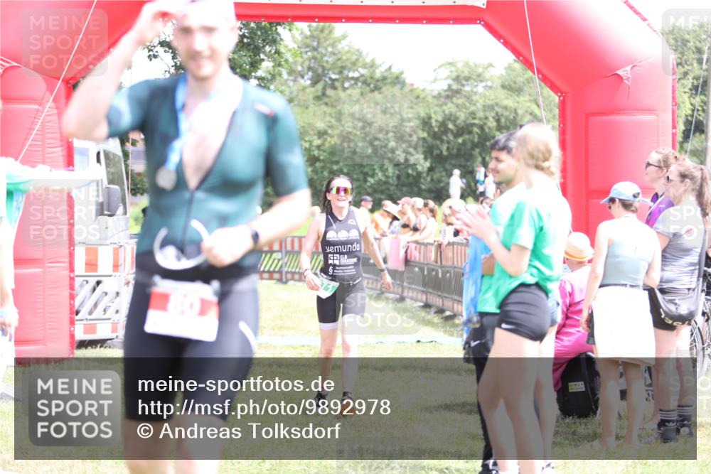21.06.2026 - 29. Vierlanden-Triathlon Andreas Tolksdorf http://msf.ph/oto/9892978 21.06.2026 13:54:15 Ziel 871, 1048, 871, 1048 meine-sportfotos.de