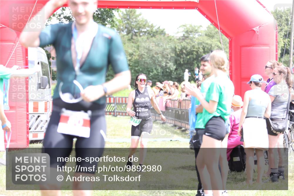 21.06.2026 - 29. Vierlanden-Triathlon Andreas Tolksdorf http://msf.ph/oto/9892980 21.06.2026 13:54:15 Ziel 871, 1048, 871, 1048 meine-sportfotos.de