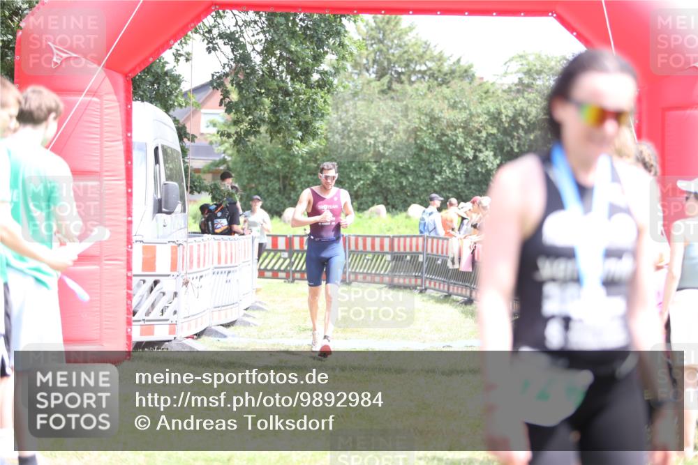 21.06.2026 - 29. Vierlanden-Triathlon Andreas Tolksdorf http://msf.ph/oto/9892984 21.06.2026 13:54:23 Ziel 905, 1048, 905, 1048 meine-sportfotos.de
