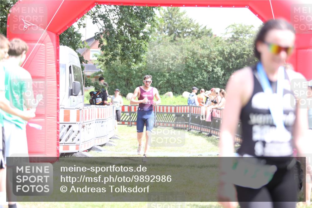 21.06.2026 - 29. Vierlanden-Triathlon Andreas Tolksdorf http://msf.ph/oto/9892986 21.06.2026 13:54:24 Ziel 905, 1048, 905, 1048 meine-sportfotos.de