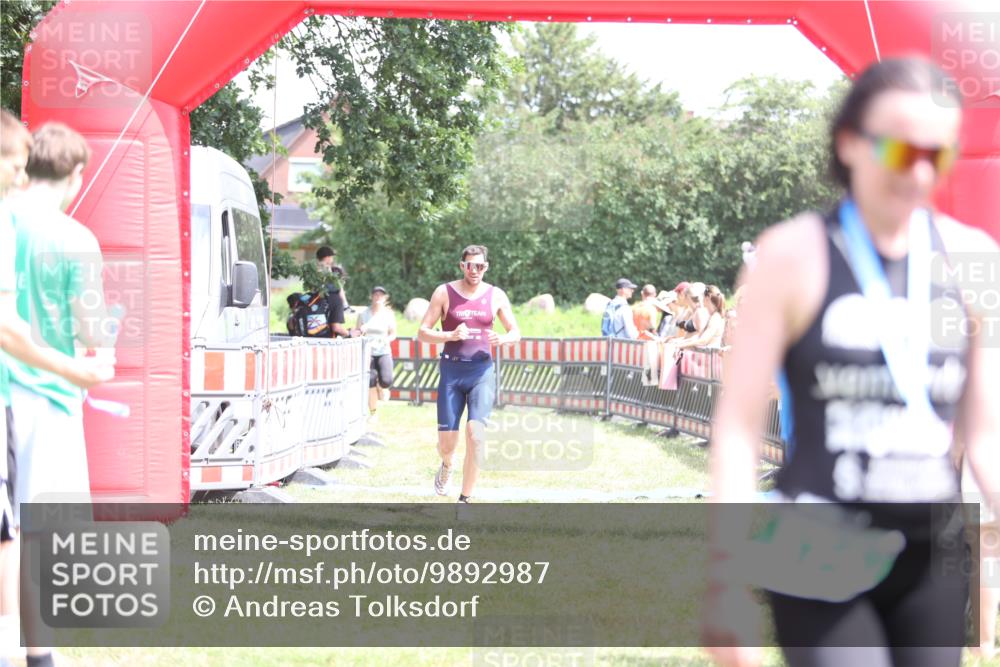 21.06.2026 - 29. Vierlanden-Triathlon Andreas Tolksdorf http://msf.ph/oto/9892987 21.06.2026 13:54:24 Ziel 905, 1048, 905, 1048 meine-sportfotos.de