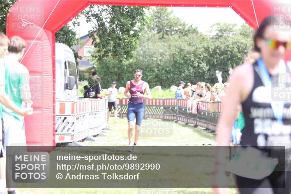 21.06.2026 - 29. Vierlanden-Triathlon Andreas Tolksdorf http://msf.ph/oto/9892990 21.06.2026 13:54:24 Ziel 905, 1048, 905, 1048 meine-sportfotos.de