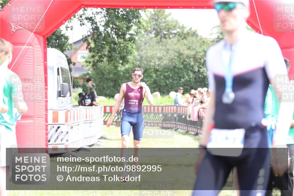 21.06.2026 - 29. Vierlanden-Triathlon Andreas Tolksdorf http://msf.ph/oto/9892995 21.06.2026 13:54:26 Ziel 905, 1048, 905, 1048 meine-sportfotos.de