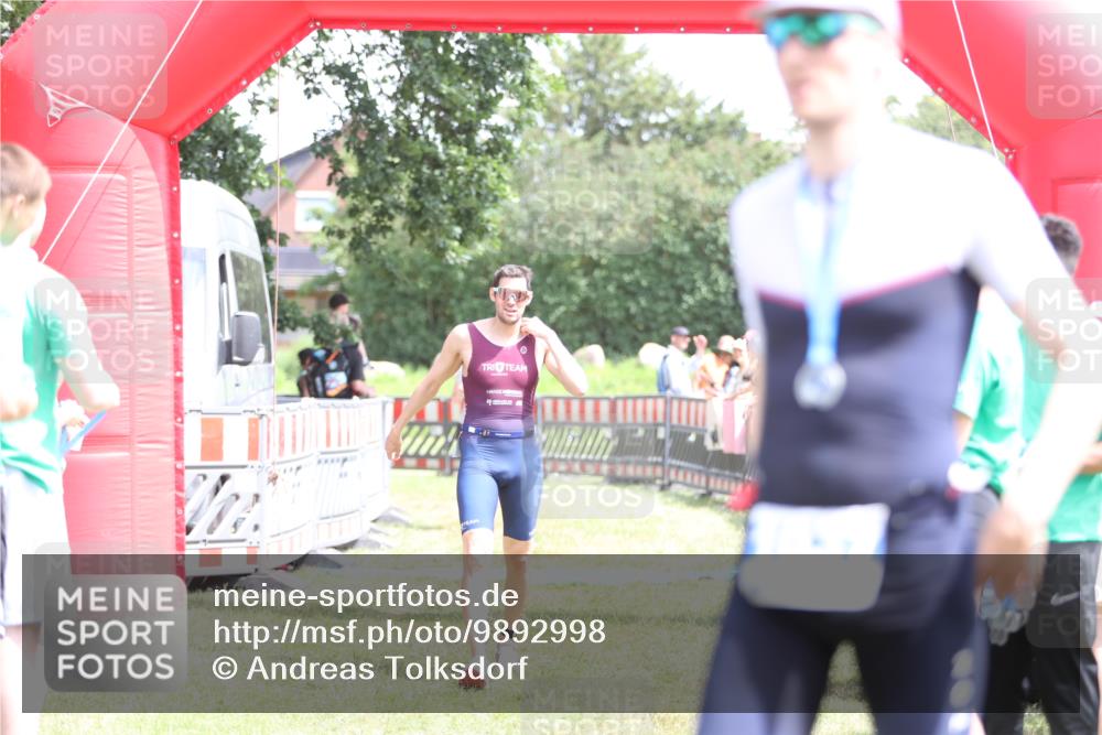 21.06.2026 - 29. Vierlanden-Triathlon Andreas Tolksdorf http://msf.ph/oto/9892998 21.06.2026 13:54:26 Ziel 905, 1048, 905, 1048 meine-sportfotos.de