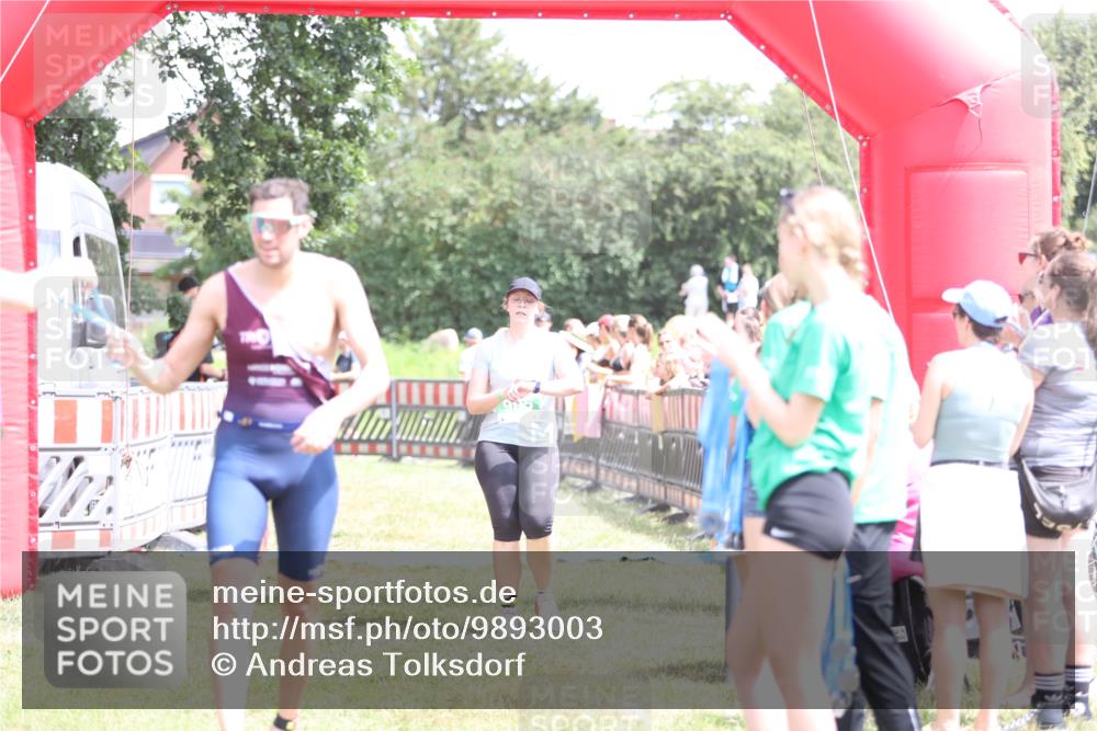 21.06.2026 - 29. Vierlanden-Triathlon Andreas Tolksdorf http://msf.ph/oto/9893003 21.06.2026 13:54:29 Ziel 905, 1067, 905, 1067 meine-sportfotos.de