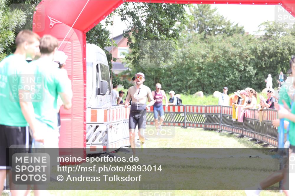 21.06.2026 - 29. Vierlanden-Triathlon Andreas Tolksdorf http://msf.ph/oto/9893014 21.06.2026 13:54:39 Ziel 1042, 1067, 1042, 1067 meine-sportfotos.de