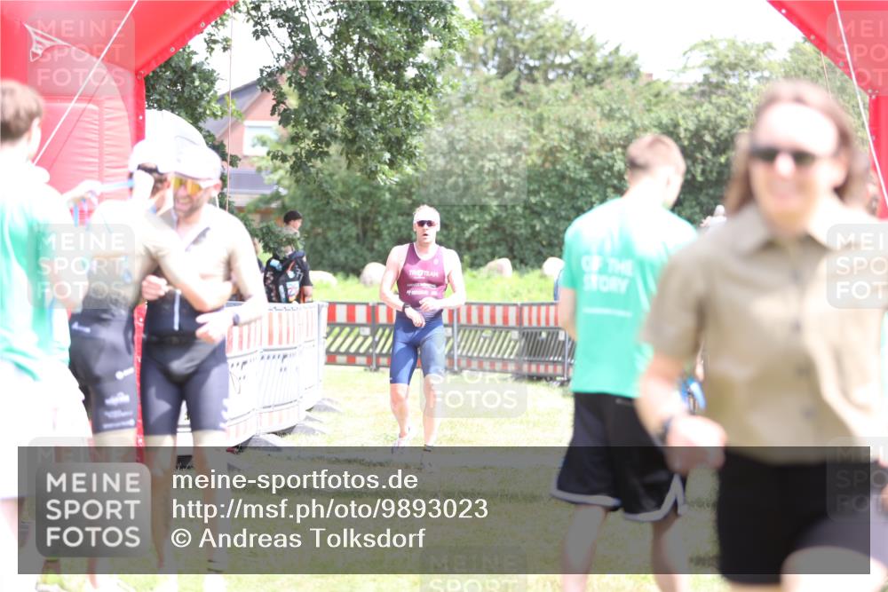 21.06.2026 - 29. Vierlanden-Triathlon Andreas Tolksdorf http://msf.ph/oto/9893023 21.06.2026 13:54:43 Ziel 1042, 1067, 1085, 1042, 1067, 1085 meine-sportfotos.de
