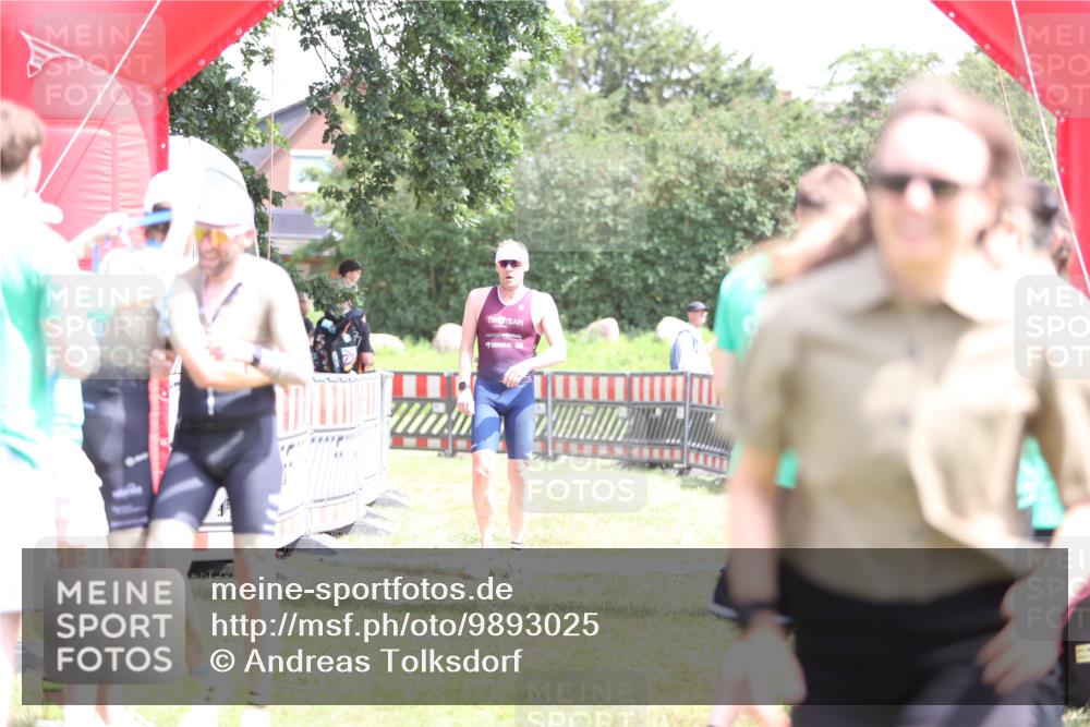 21.06.2026 - 29. Vierlanden-Triathlon Andreas Tolksdorf http://msf.ph/oto/9893025 21.06.2026 13:54:43 Ziel 1042, 1067, 1085, 1042, 1067, 1085 meine-sportfotos.de