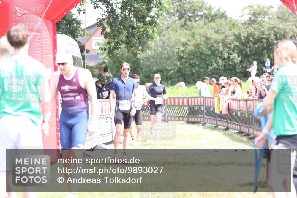 21.06.2026 - 29. Vierlanden-Triathlon Andreas Tolksdorf http://msf.ph/oto/9893027 21.06.2026 13:54:54 Ziel 18, 831, 1085, 18, 831, 1085 meine-sportfotos.de