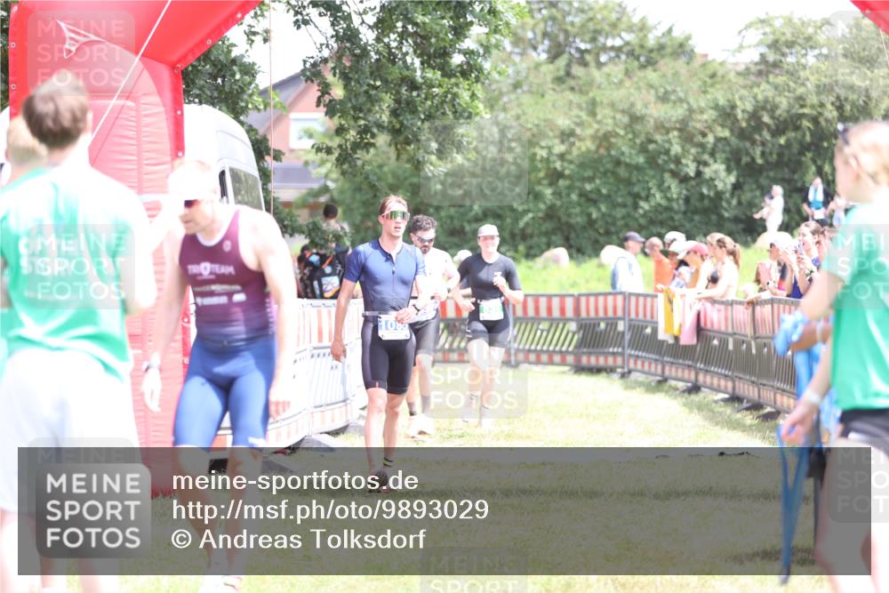 21.06.2026 - 29. Vierlanden-Triathlon Andreas Tolksdorf http://msf.ph/oto/9893029 21.06.2026 13:54:54 Ziel 18, 831, 1085, 18, 831, 1085 meine-sportfotos.de