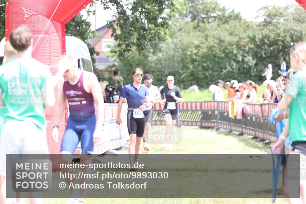 21.06.2026 - 29. Vierlanden-Triathlon Andreas Tolksdorf http://msf.ph/oto/9893030 21.06.2026 13:54:55 Ziel 18, 831, 1085, 18, 831, 1085 meine-sportfotos.de