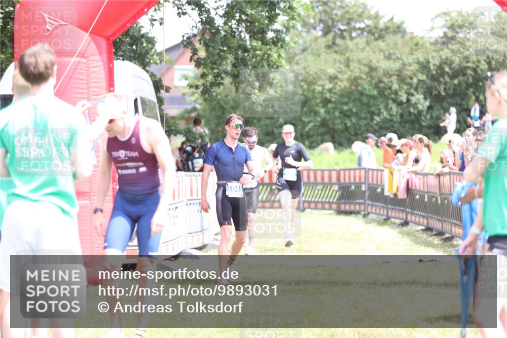 21.06.2026 - 29. Vierlanden-Triathlon Andreas Tolksdorf http://msf.ph/oto/9893031 21.06.2026 13:54:55 Ziel 18, 831, 1085, 18, 831, 1085 meine-sportfotos.de