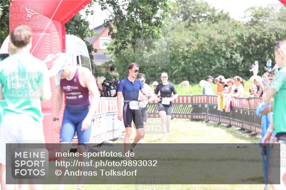 21.06.2026 - 29. Vierlanden-Triathlon Andreas Tolksdorf http://msf.ph/oto/9893032 21.06.2026 13:54:55 Ziel 18, 831, 1085, 18, 831, 1085 meine-sportfotos.de