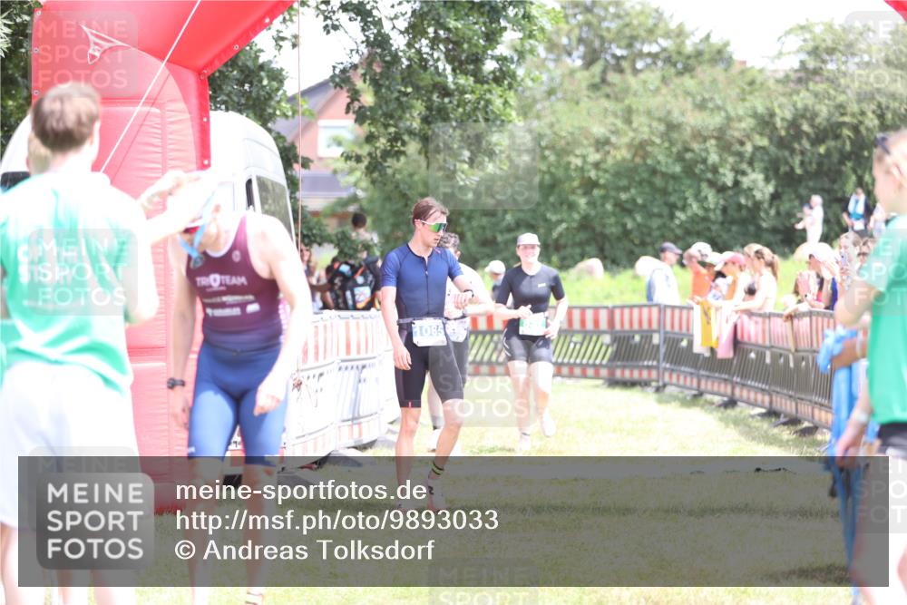 21.06.2026 - 29. Vierlanden-Triathlon Andreas Tolksdorf http://msf.ph/oto/9893033 21.06.2026 13:54:55 Ziel 18, 831, 1085, 18, 831, 1085 meine-sportfotos.de