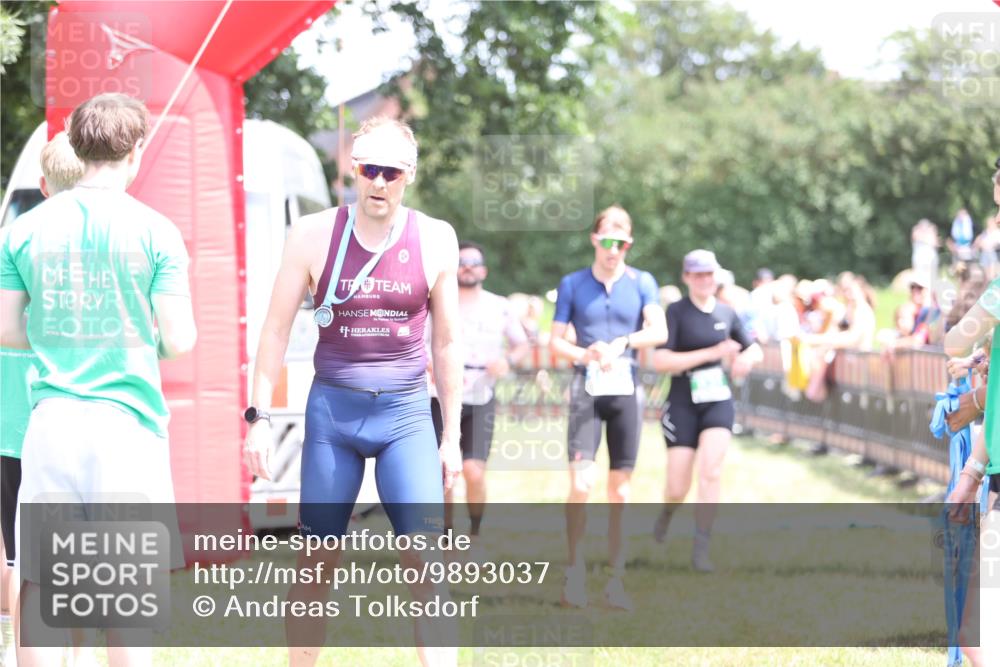 21.06.2026 - 29. Vierlanden-Triathlon Andreas Tolksdorf http://msf.ph/oto/9893037 21.06.2026 13:54:57 Ziel 18, 831, 1085, 18, 831, 1085 meine-sportfotos.de
