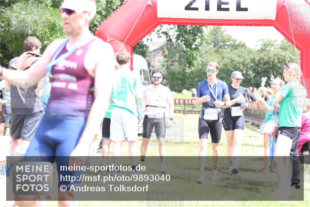 21.06.2026 - 29. Vierlanden-Triathlon Andreas Tolksdorf http://msf.ph/oto/9893040 21.06.2026 13:55:02 Ziel 816, 1025, 816, 1025 meine-sportfotos.de