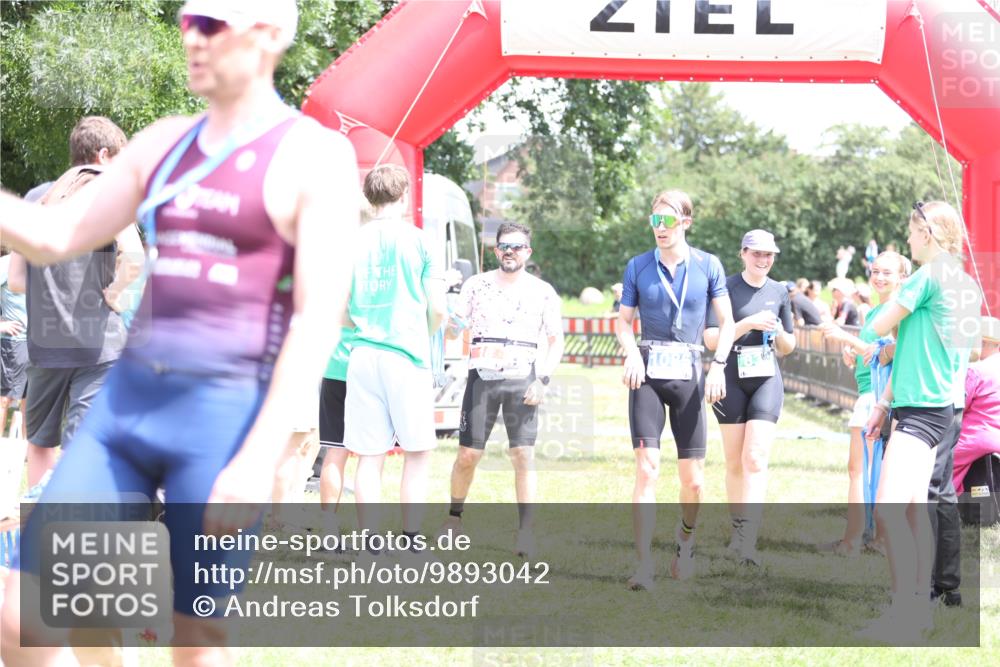 21.06.2026 - 29. Vierlanden-Triathlon Andreas Tolksdorf http://msf.ph/oto/9893042 21.06.2026 13:55:02 Ziel 816, 1025, 816, 1025 meine-sportfotos.de