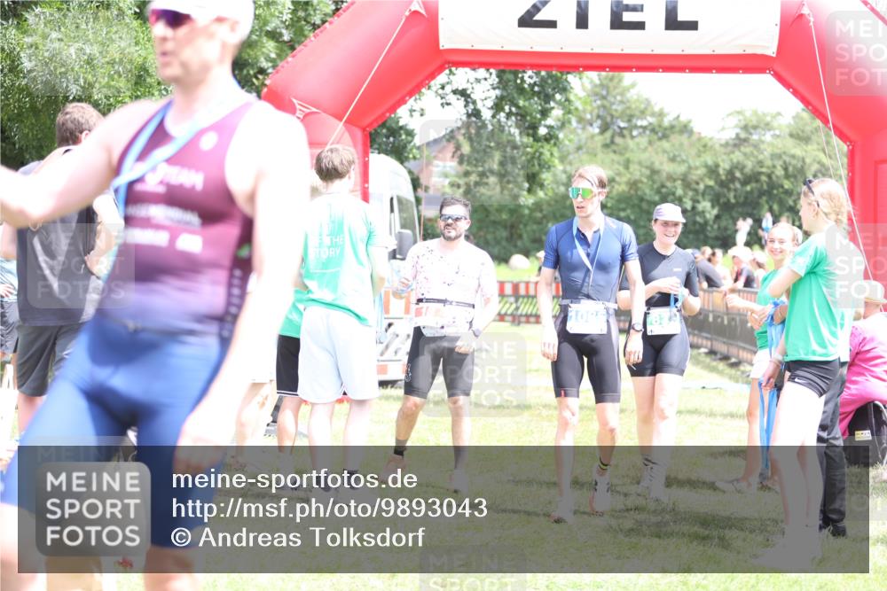 21.06.2026 - 29. Vierlanden-Triathlon Andreas Tolksdorf http://msf.ph/oto/9893043 21.06.2026 13:55:02 Ziel 816, 1025, 816, 1025 meine-sportfotos.de