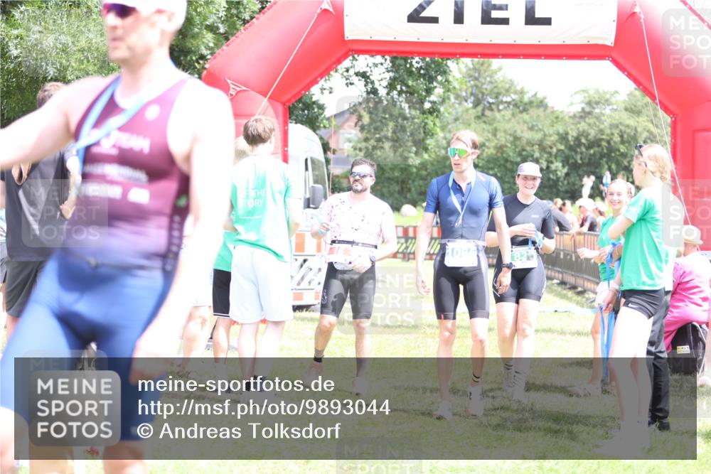 21.06.2026 - 29. Vierlanden-Triathlon Andreas Tolksdorf http://msf.ph/oto/9893044 21.06.2026 13:55:03 Ziel 816, 1025, 816, 1025 meine-sportfotos.de