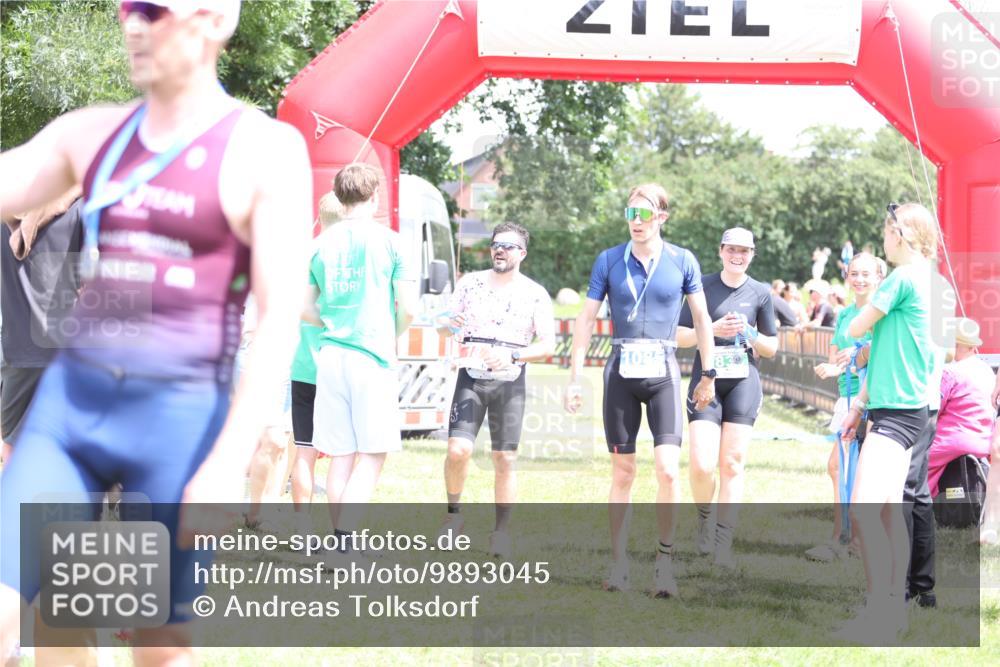 21.06.2026 - 29. Vierlanden-Triathlon Andreas Tolksdorf http://msf.ph/oto/9893045 21.06.2026 13:55:03 Ziel 816, 1025, 816, 1025 meine-sportfotos.de