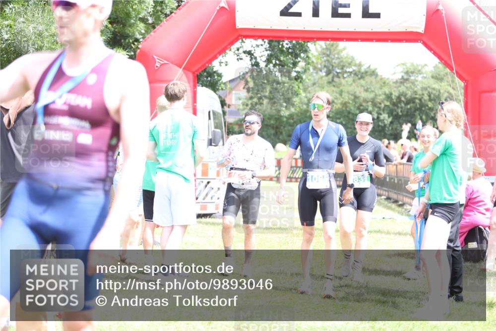 21.06.2026 - 29. Vierlanden-Triathlon Andreas Tolksdorf http://msf.ph/oto/9893046 21.06.2026 13:55:03 Ziel 816, 1025, 816, 1025 meine-sportfotos.de